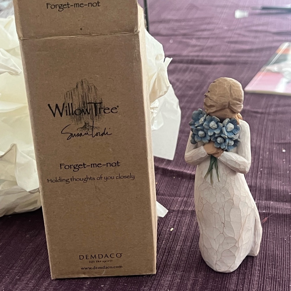 Willow Tree Forget-me-not Figurine - Cream and Blue